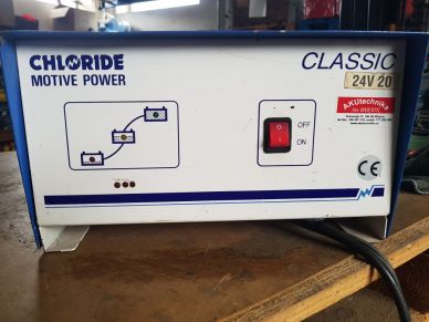 Trakční nabíječ CHLORIDE - E230G24/20
